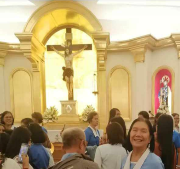 4 Gift giving of booklet for the Cause of Sr. Lucia\'s Great Vision of the Holy Trinity Booklet