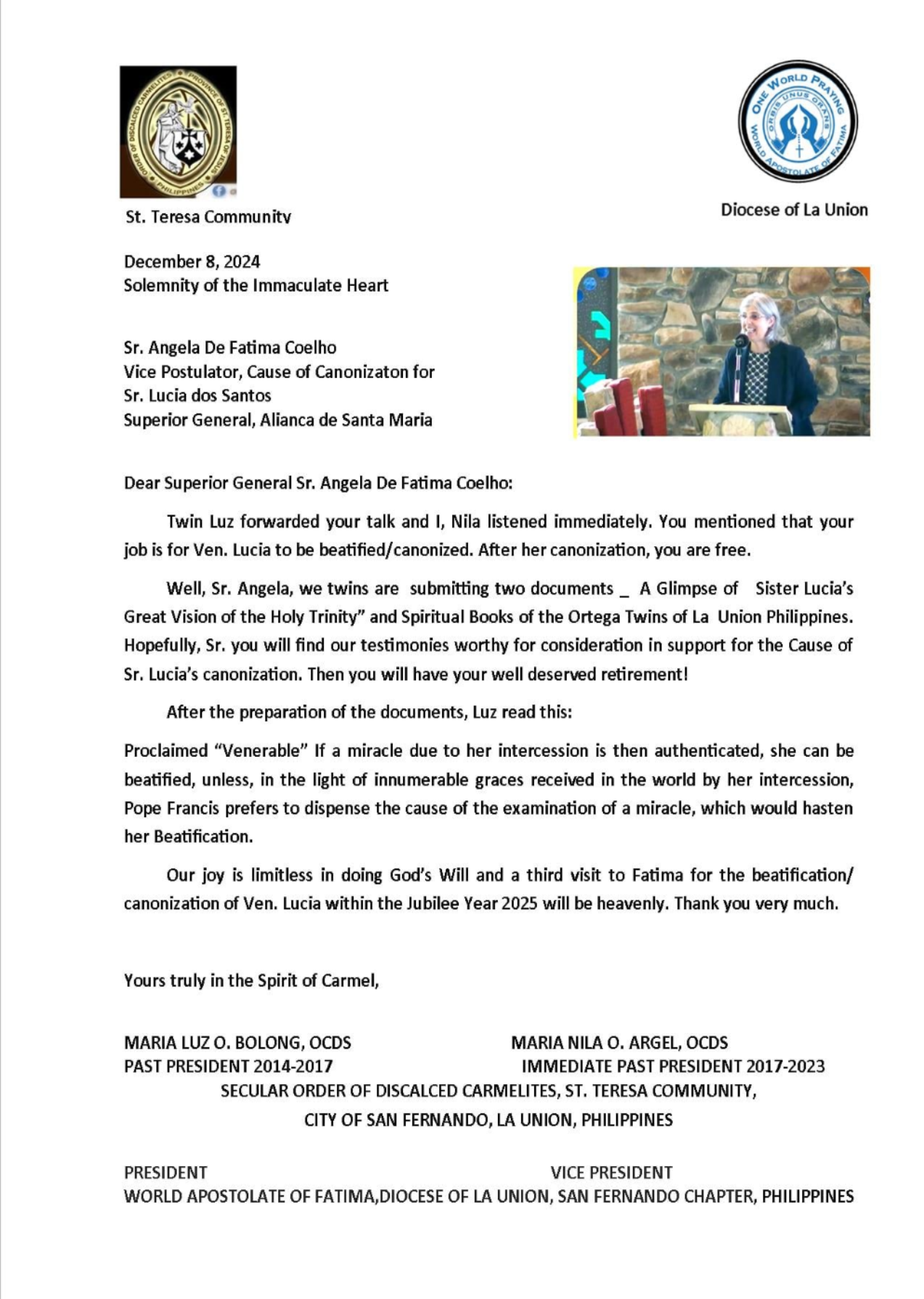 4 Gift giving of booklet for the Cause of Sr. Lucia\'s Great Vision of the Holy Trinity Booklet